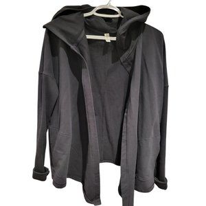 2/$50 🏷 Under Armour Sweater Size Small